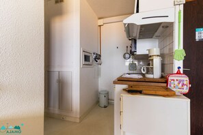 Interior - 2-person apartment near the beach in Sables-d’Or-les-Pins | Ref 116 (SABLES D OR LES PINS)