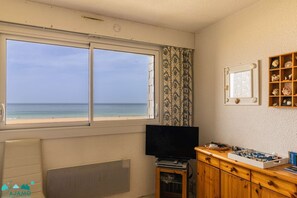 Interior - 2-person apartment near the beach in Sables-d’Or-les-Pins | Ref 116 (SABLES D OR LES PINS)