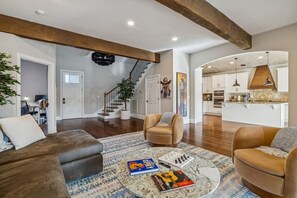 Télévision, cheminée