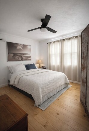 Silitysrauta/-lauta, ilmainen Wi-Fi, vuodevaatteet