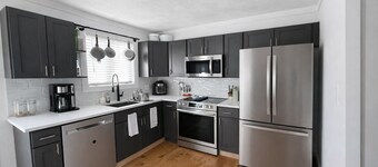 Charming 3-bedroom house with AC in gorgeous Apalachin. Golf , walk, relax