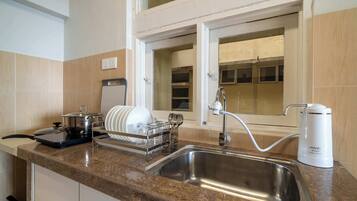 Fridge, microwave, stovetop, electric kettle