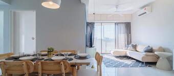 Stylish 3BR Stay Near Gurney Drive, Free Parking