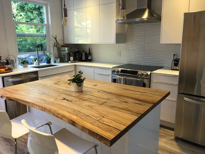 Your home away from home in Vancouver - steps to everything!