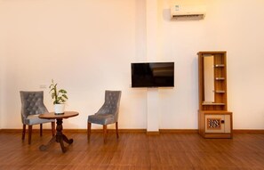 Family Room, Garden View | Interior - Talpe Paradise (Galle)