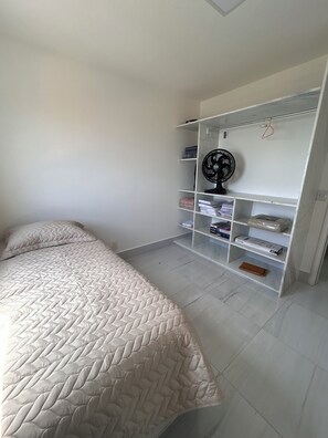 熨斗/熨衫板、Wi-Fi、床單