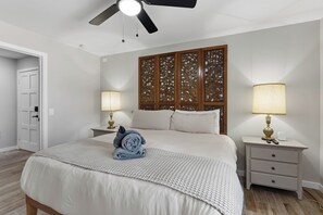2 bedrooms, iron/ironing board, free WiFi, bed sheets - Luxury 2BR Condo in Sedona Oak Creek, featuring pool, hot tub, and stunning views. (Sedona)