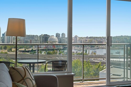 Steps to Rogers Arena - Sleeps 5 - Gym/Pool/Parking - World Cup Central