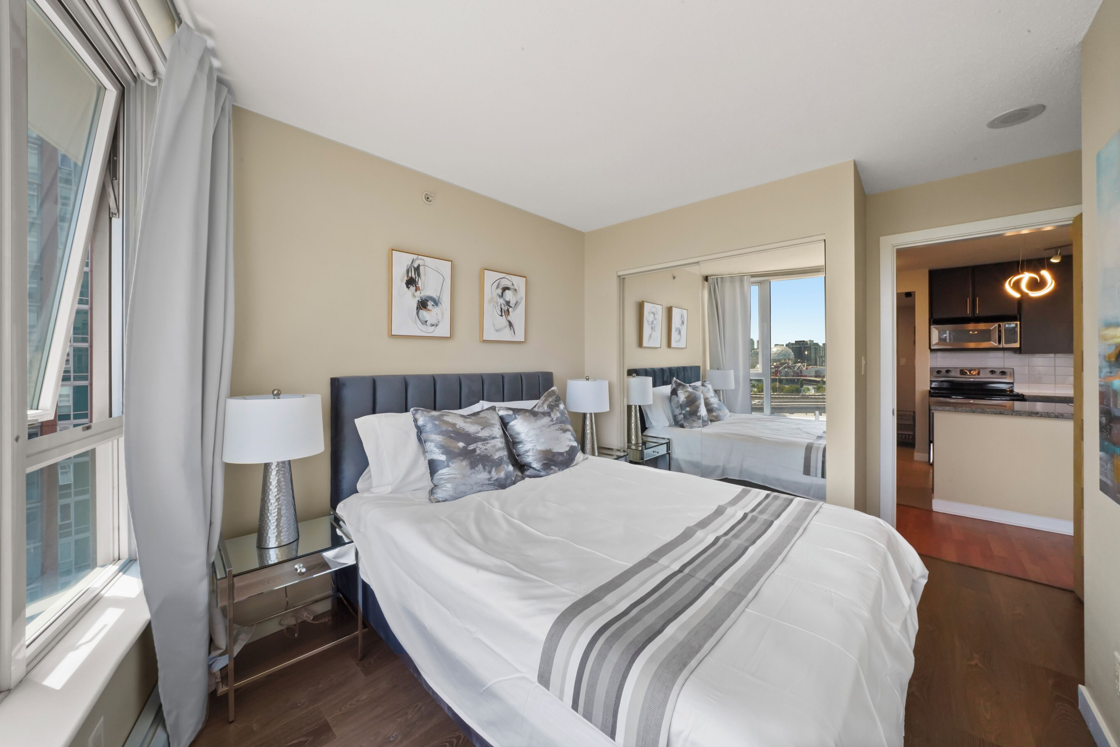 Iron/ironing board, WiFi, bed sheets