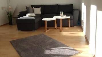 Apartemen, pemandangan gunung | Area keluarga