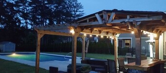  5-bedroom Home in Chesapeake w/ Pool & Gym. Close to shopping and restaurants!