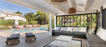 Exceptional sea viw villa with direct beach access