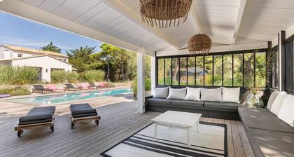 Exceptional sea viw villa with direct beach access