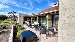 Outdoor dining - Grande Vista Villa: 3 bed/3 bath Luxury Living; Stunning Lake & Mountain Views | a Greenday property (Rancho Mirage)
