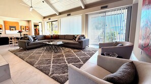 Smart TV, fireplace - Grande Vista Villa: 3 bed/3 bath Luxury Living; Stunning Lake & Mountain Views | a Greenday property (Rancho Mirage)
