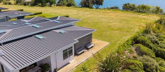 Lakefront Kuiwai - lakefront with spa pool