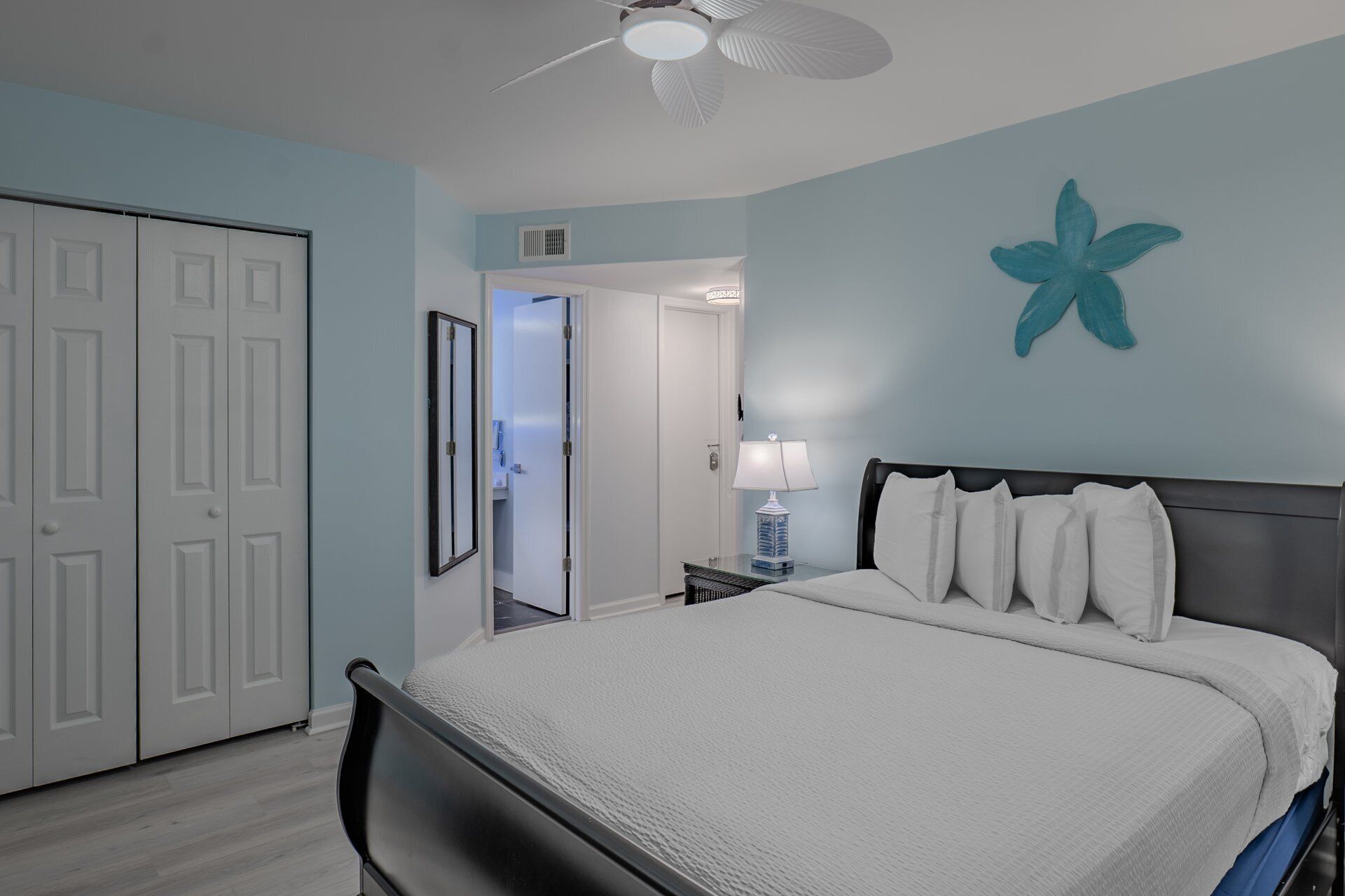 Fer et planche à repasser, Wi-Fi gratuit, draps fournis