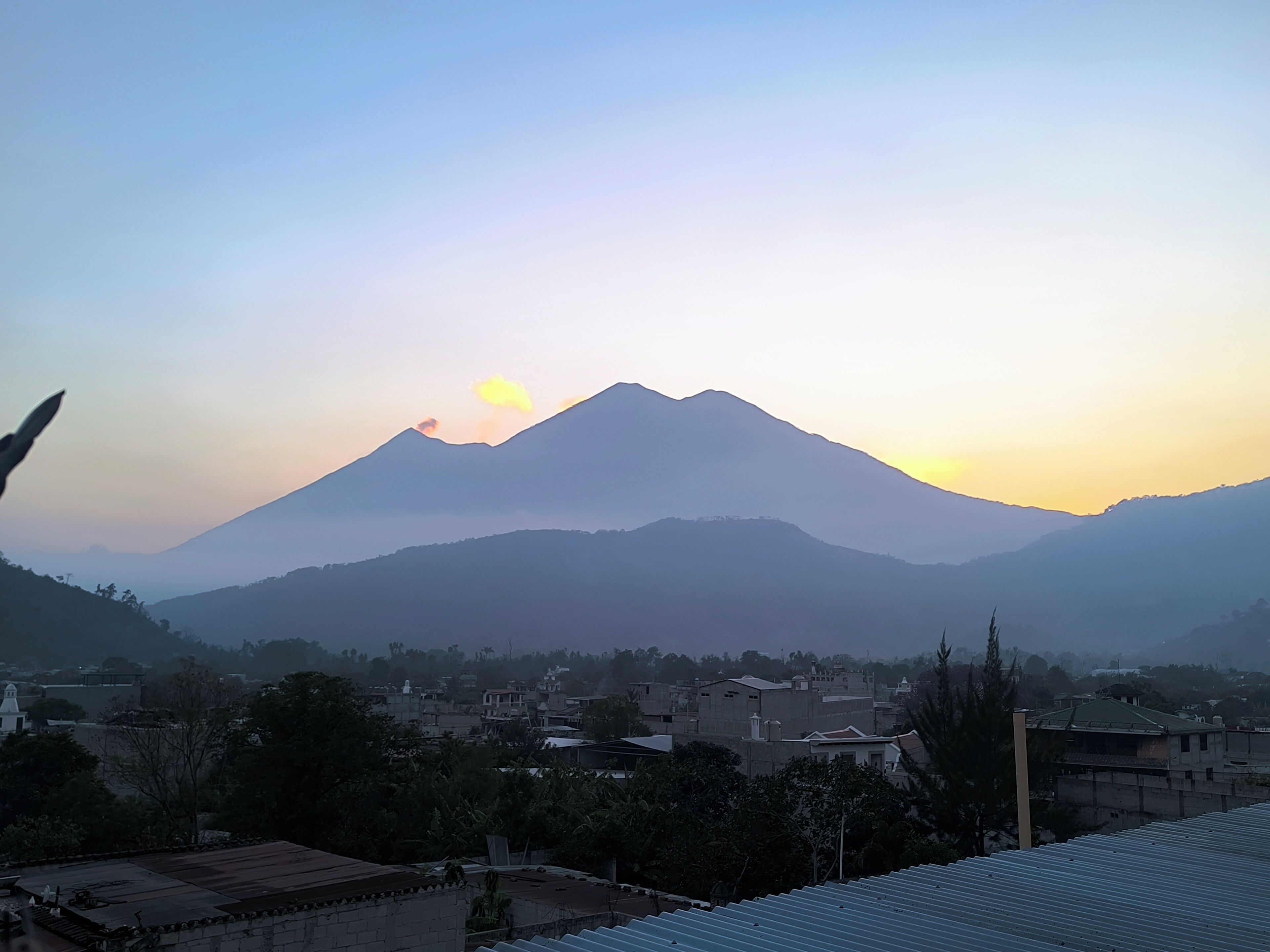 Phòng tập thể cơ bản, ban công, quang cảnh núi | Khác