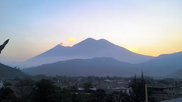 Phòng tập thể cơ bản, ban công, quang cảnh núi | Khác