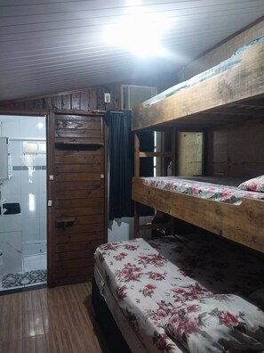 2 bedrooms, free WiFi, bed sheets - House on Praia do Sonho beach, Ponta do Papagaio, Pinheira, Praia do Meio, Guarda do Embaú (Palhoça)