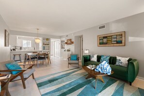 TV - Some Like It Hot at Runaway Bay 148 (Bradenton Beach)
