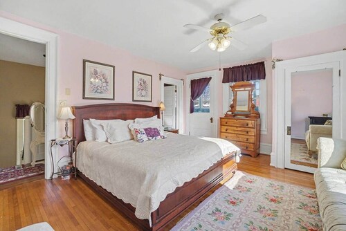 Lavender N Lace  @ The Manheim Manor BnB