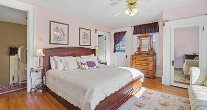 Lavender N Lace @ The Manheim Manor BnB