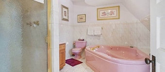 Lavender N Lace @ The Manheim Manor BnB