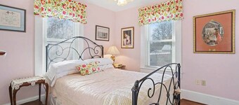 Ribbons N Romance  @ The Manheim Manor BnB