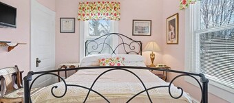 Ribbons N Romance  @ The Manheim Manor BnB