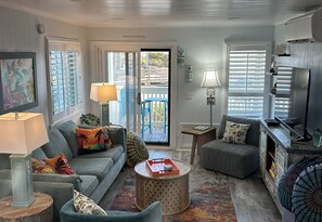 TV - The Tiki Hut- 2 Bed, 2 Bath Oceanview Shore Drive Condo (Myrtle Beach)