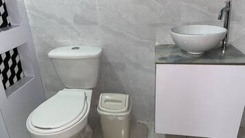 Comfort Double Room | Bilik Mandi | Tuala disediakan, sabun, tisu tandas