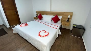 Deluxe tweepersoonskamer | Een bureau, een laptopwerkplek