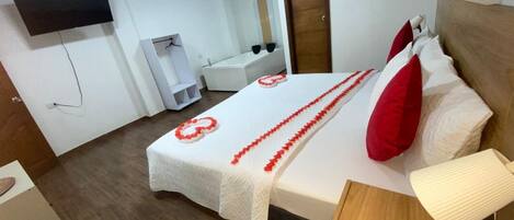 Deluxe Double Room | Desk, laptop workspace