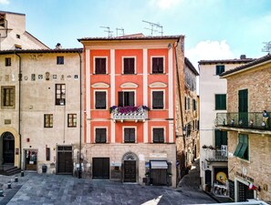 Exterior - Michelangelo Heart of Tuscany (Peccioli)