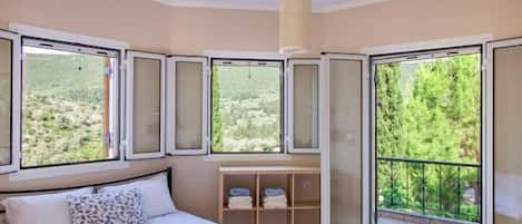 Cots/infant beds