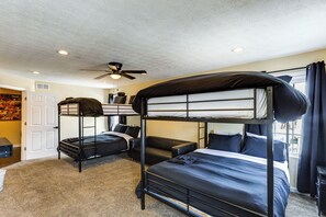 2 bedrooms, iron/ironing board, internet, bed sheets
