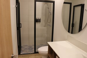 Hair dryer, towels, soap, toilet paper - Elegant and luminous loft in Chapinero (Bogotá)