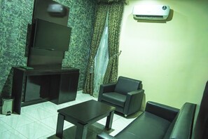 Executive Suite | In-room safe, free WiFi - St Regis Hotel and Resort (Benin City)