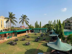 รับประทานอาหารกลางแจ้ง