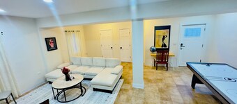 Pet-Friendly 1BR Oasis Near Chicago Downtown