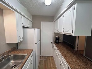 Fridge, microwave, stovetop, dishwasher - Peaceful 2-Bedroom Townhouse Close to Fort Sill (Lawton)