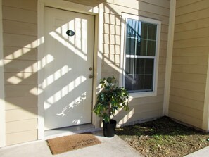 Exterior detail - Cozy King Bed in McAllen - Walking distance to HEB and near the Mall! (McAllen)