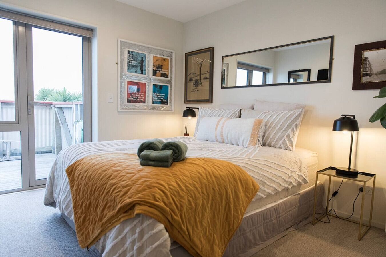 Desk, iron/ironing board, WiFi, bed sheets