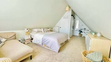 Desk, iron/ironing board, travel cot, WiFi