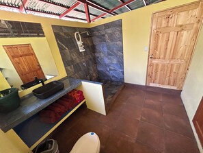 Shower, towels, soap, toilet paper - Montezuma Nicoya Peninsula 3 bedroom house with pool in tropical paradise (Las Delicias, Cobano)