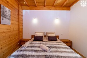 5 bedrooms, iron/ironing board, free WiFi