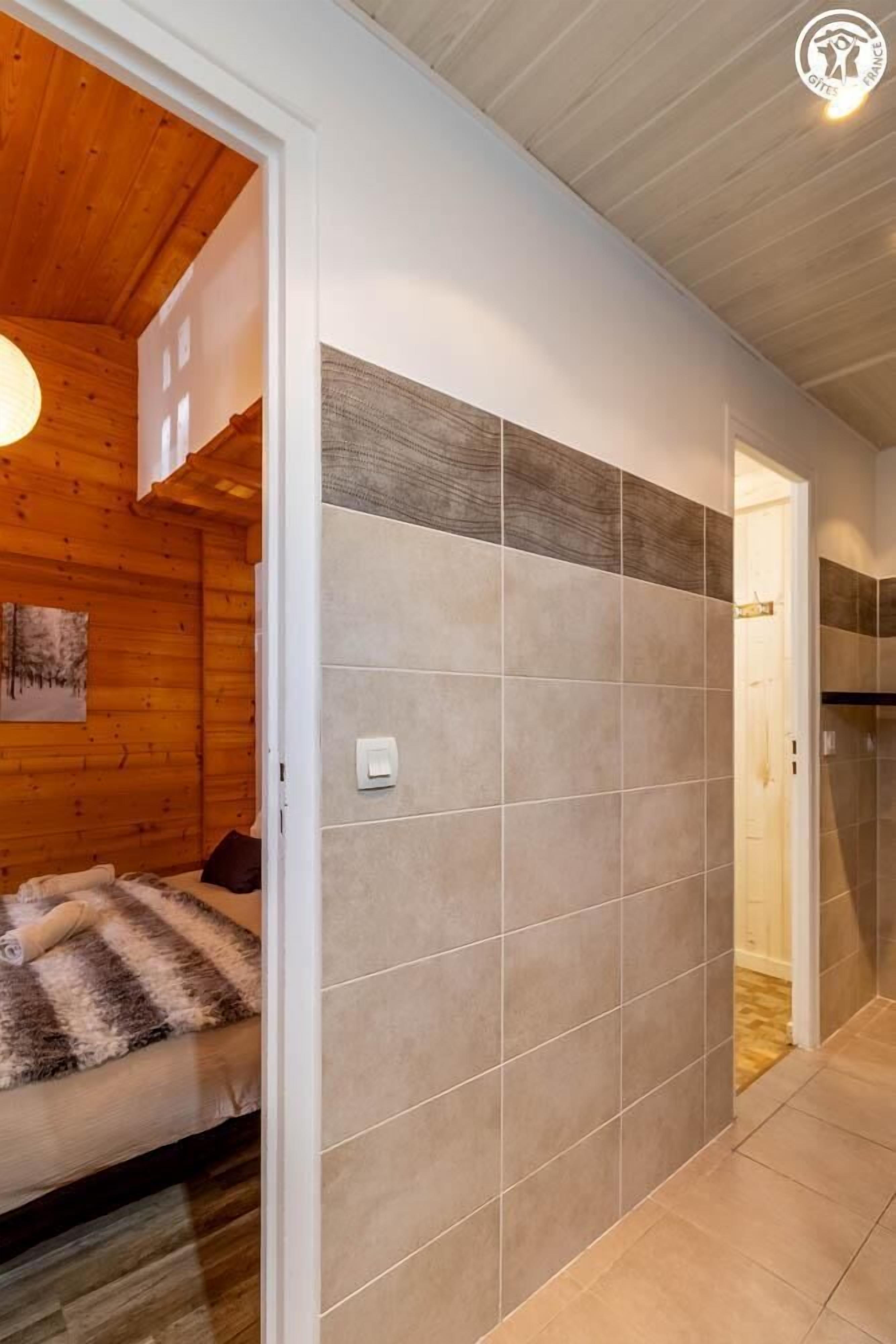 5 chambres, fer et planche à repasser, Wi-Fi gratuit