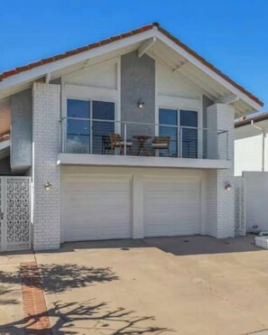 Exterior - Waterfront Oasis with Kayaks, Arcade, Balconies, TVs, and Serenity (Oxnard)