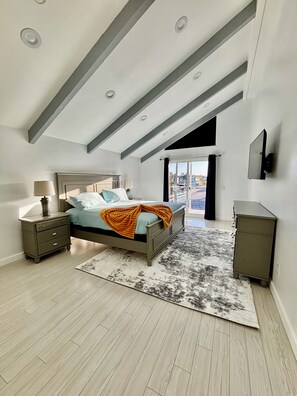 4 bedrooms, iron/ironing board, free WiFi, bed sheets - Waterfront Oasis with Kayaks, Arcade, Balconies, TVs, and Serenity (Oxnard)